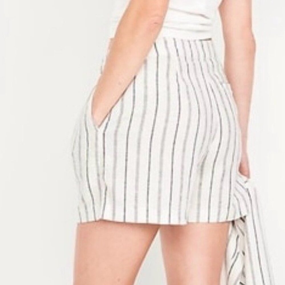 Old Navy White/Charcoal Stripe Extra High-Waisted Linen-Blend Short/NWT/S - Picture 4 of 16